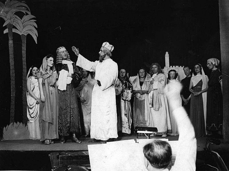 sulamit-Az előadás fényképe az OMIKE Művészakcióban 1942 Színházt. Int.jpg